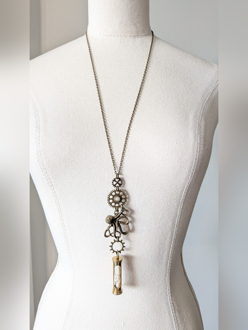 NWOT Steampunk Octopus Hourglass Pendant Bronze Necklace